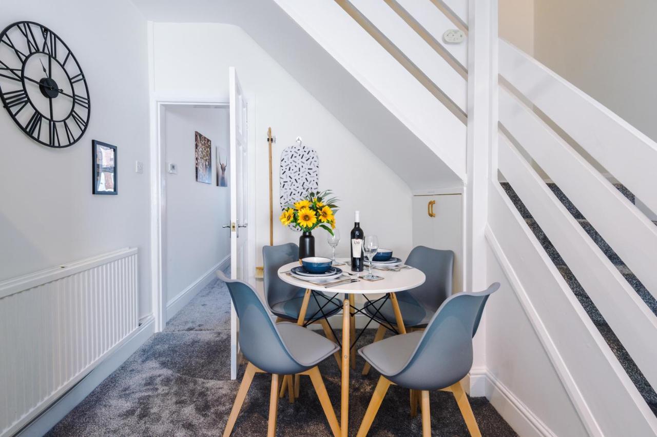 Bright Cottage: Chester City Centre Retreat for 6 Exterior photo